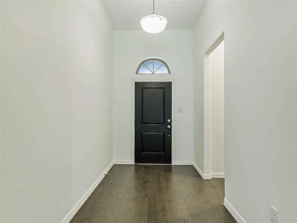 1925 Emilia Dr - Photo 2 of 26