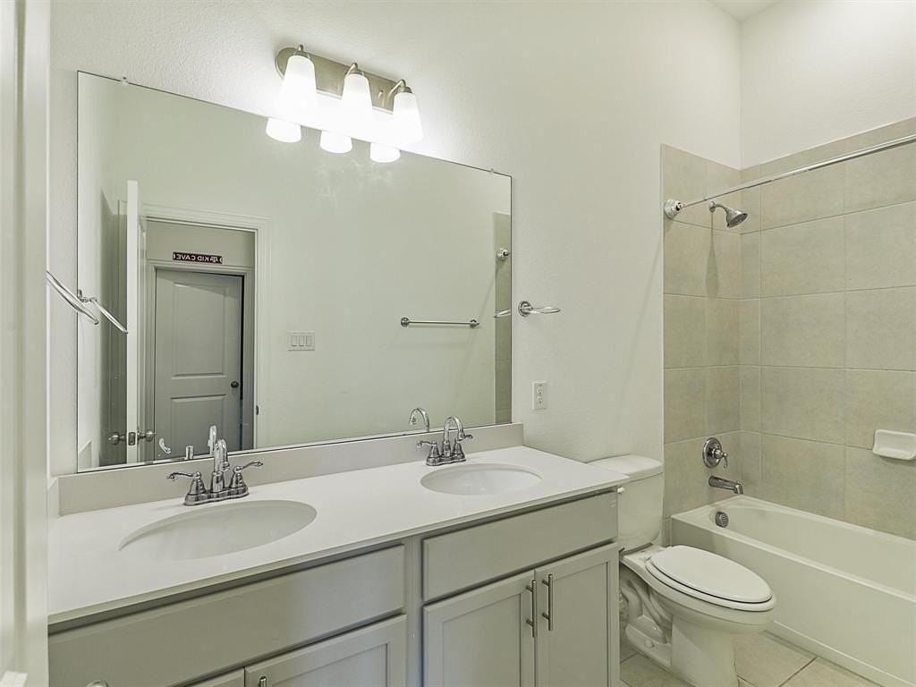 1925 Emilia Dr - Photo 4 of 26