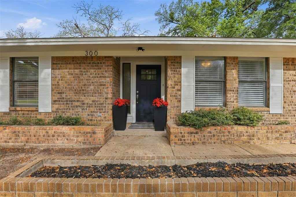 300 Hidden Valley Dr - Photo 3 of 26