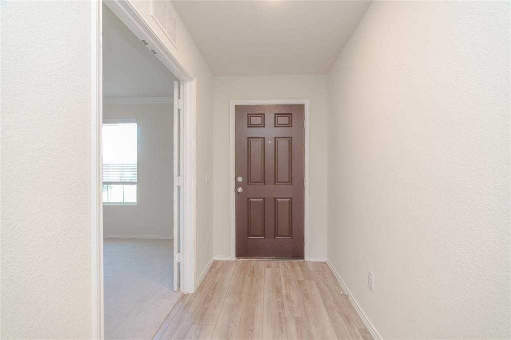 820 Forestdale Ct - Photo 5 of 34