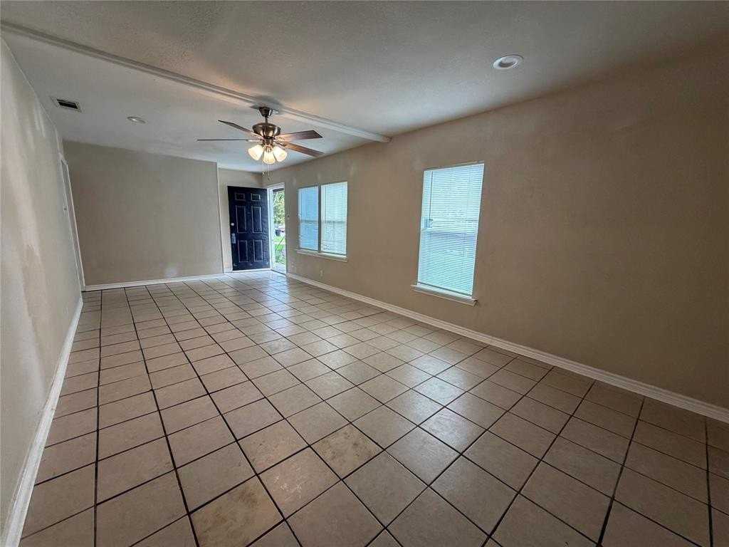 532 Nw King St - Photo 3 of 17