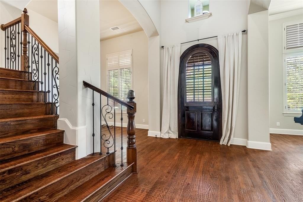 901 Sandy Trl - Photo 5 of 36