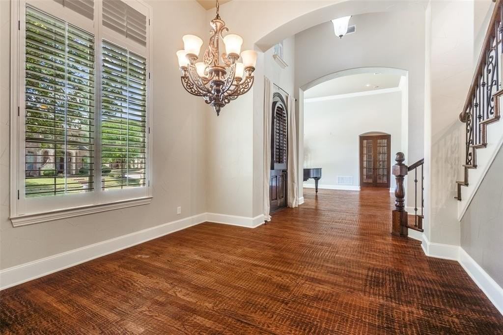 901 Sandy Trl - Photo 6 of 36