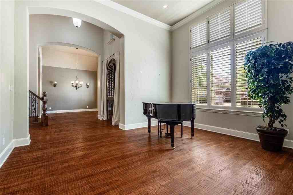 901 Sandy Trl - Photo 7 of 36