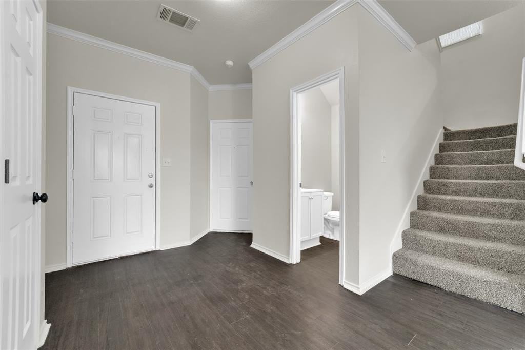 338 Castleridge Dr - Photo 3 of 22