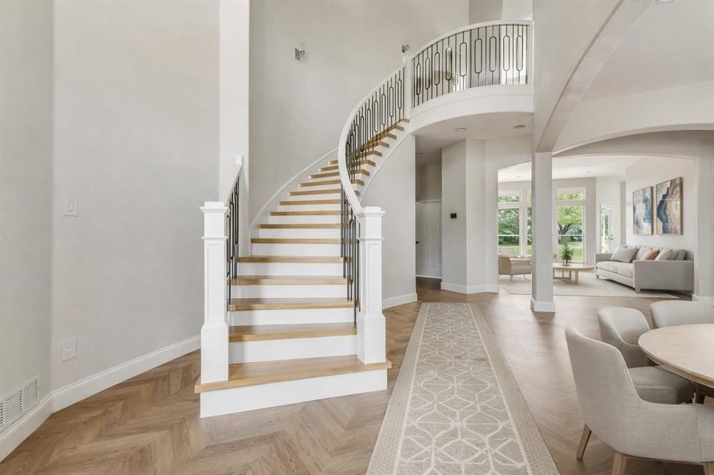 1110 Calais Dr - Photo 3 of 25