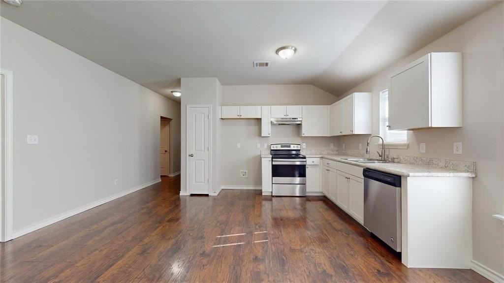 2104 Daniel St - Photo 3 of 12