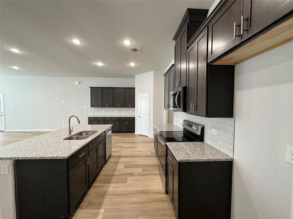 127 Bowling Green Ave - Photo 4 of 25