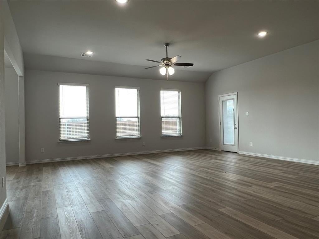 127 Bowling Green Ave - Photo 5 of 25