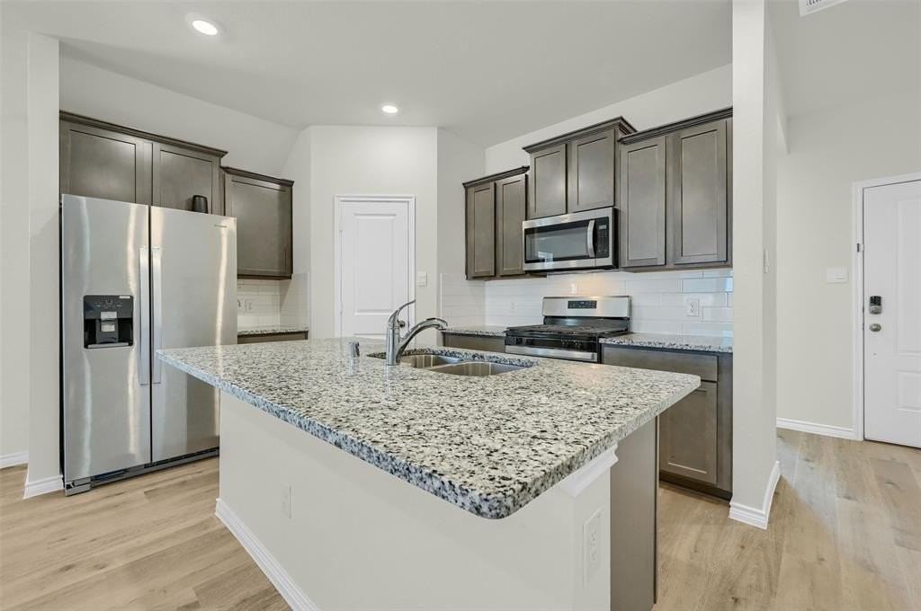 804 Honey Maple St - Photo 4 of 38