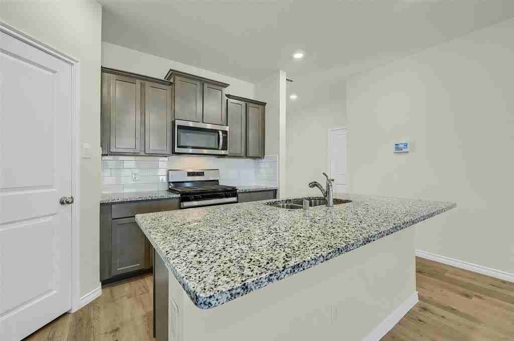 804 Honey Maple St - Photo 5 of 38