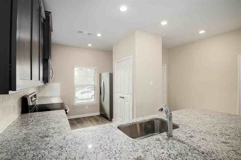 282 Moonstone Way - Photo 7 of 34