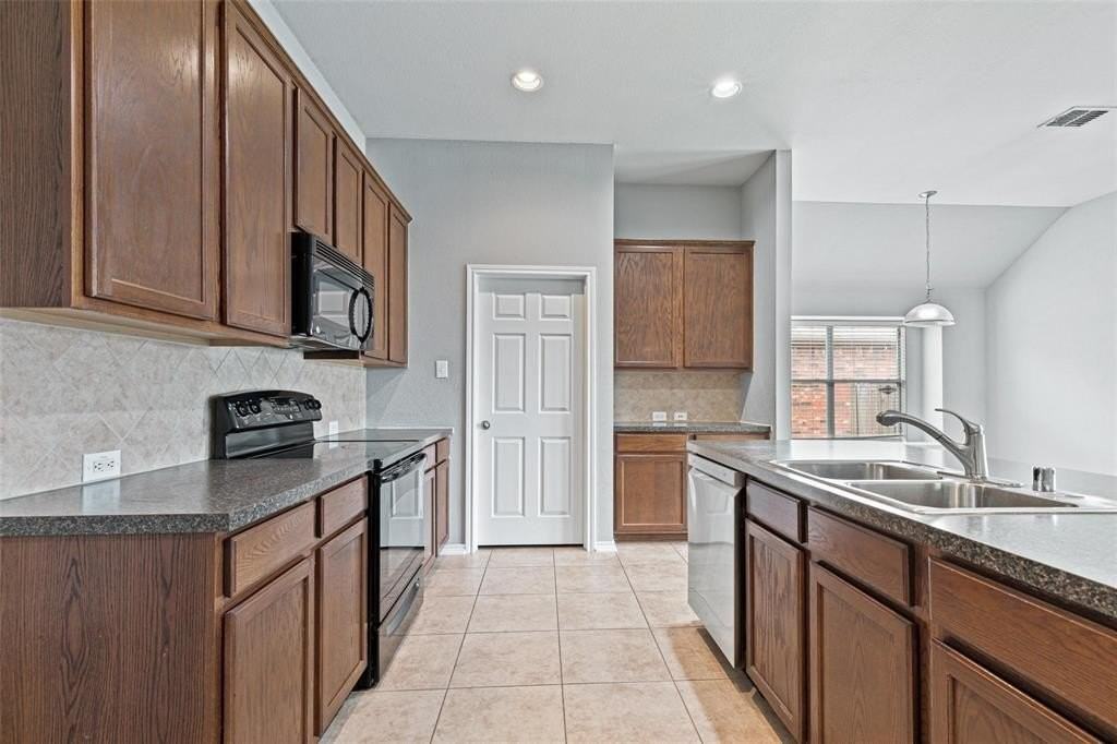 1204 Cedar Cove Pl - Photo 4 of 24