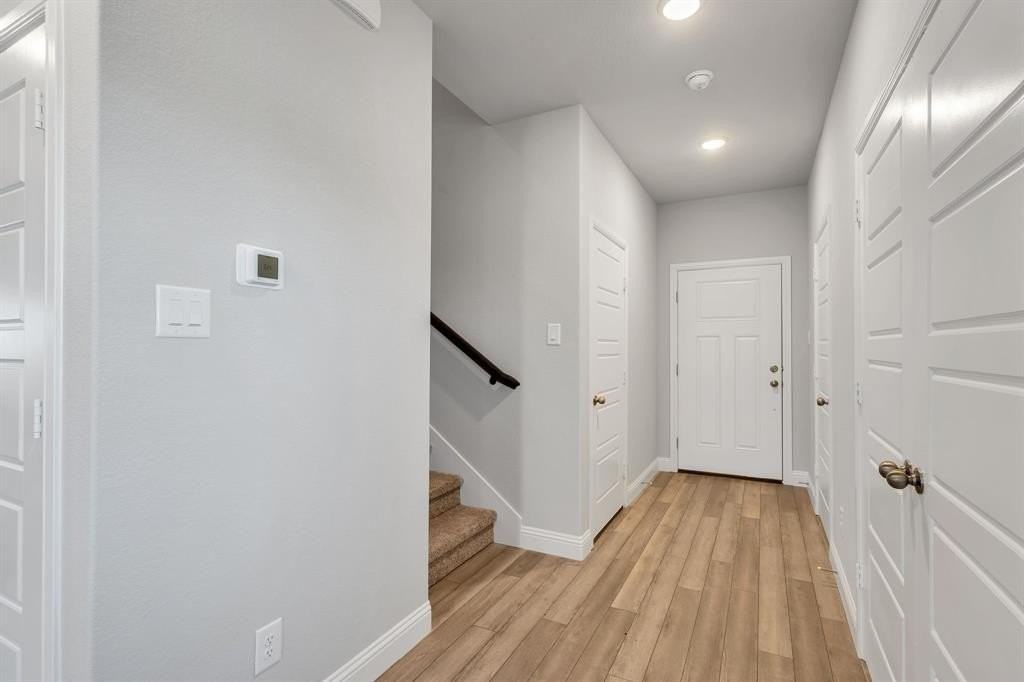 3130 Patrick St - Photo 4 of 33