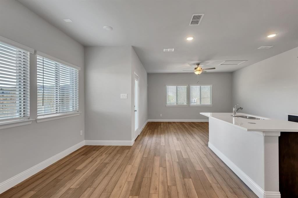 3130 Patrick St - Photo 7 of 33