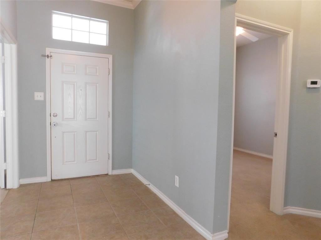 1104 Hayden Ln - Photo 6 of 33