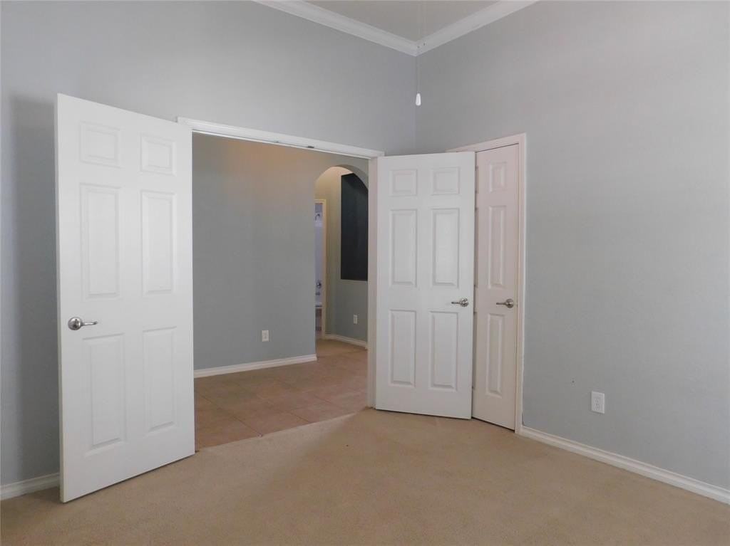 1104 Hayden Ln - Photo 7 of 33