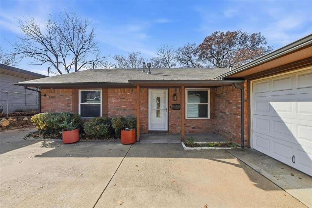 3920 Sanguinet St - Photo 4 of 34