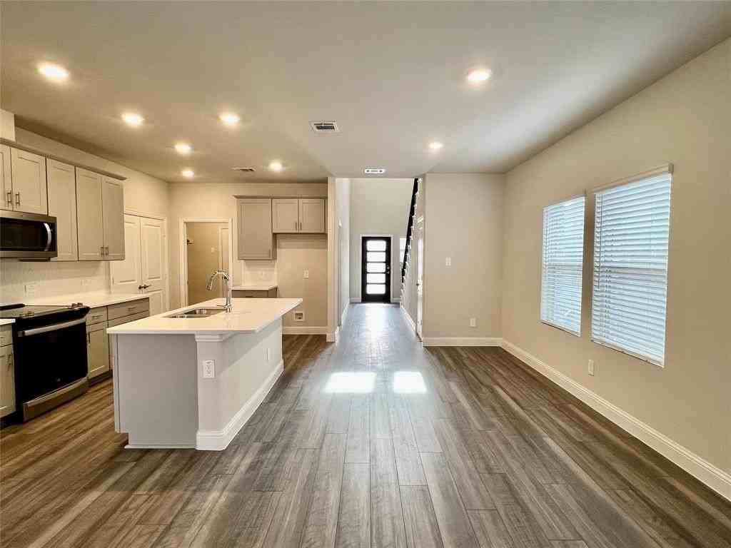 3208 Sedge Grass Dr - Photo 2 of 32