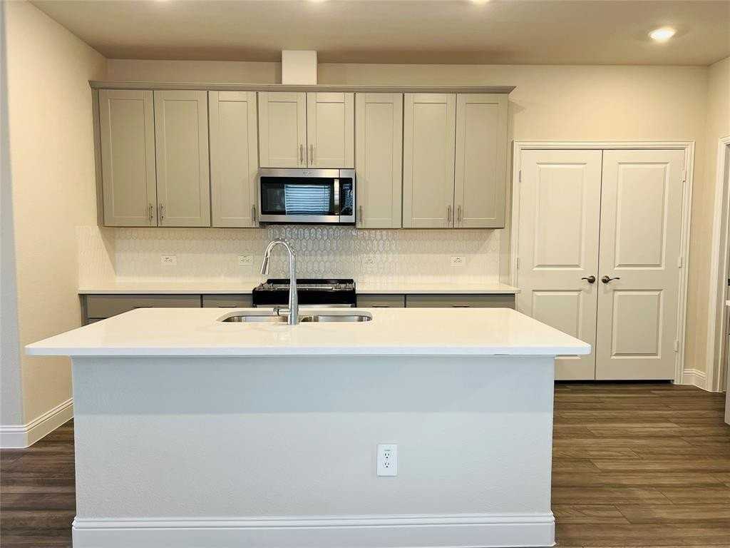 3208 Sedge Grass Dr - Photo 4 of 32