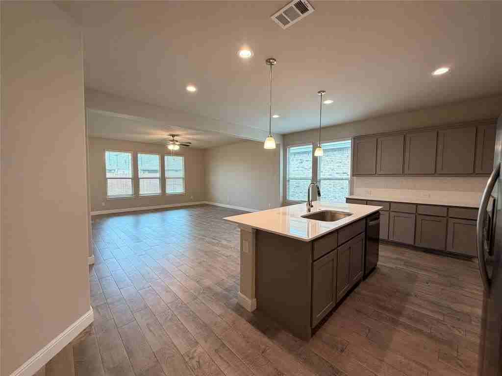 209 Irish Moss Dr - Photo 4 of 21