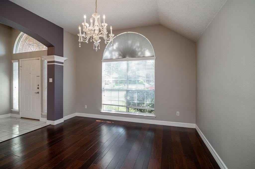 806 Amber Ct - Photo 4 of 31