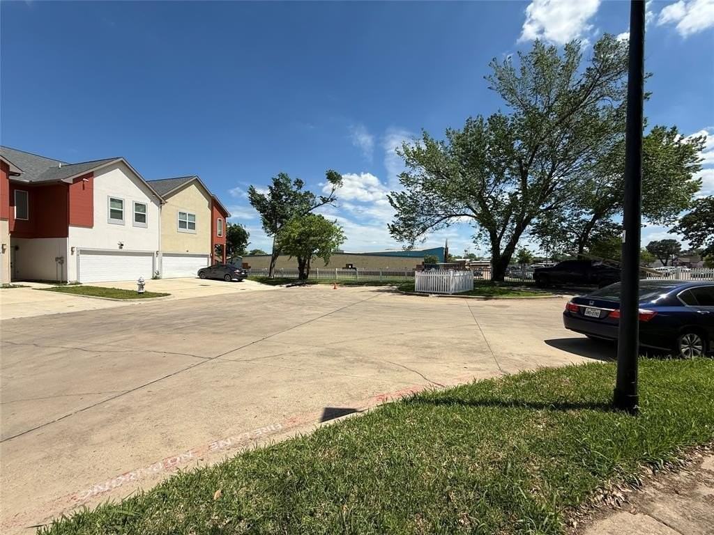 214 Heritage Ct - Photo 2 of 25