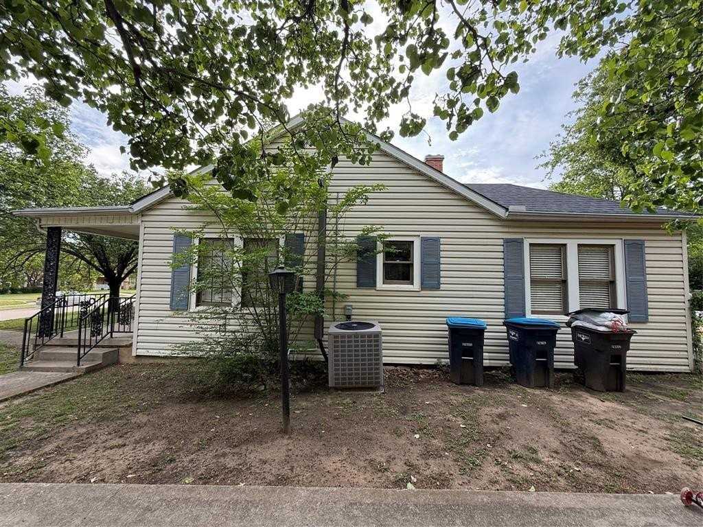 2517 Honeysuckle Ave - Photo 5 of 40