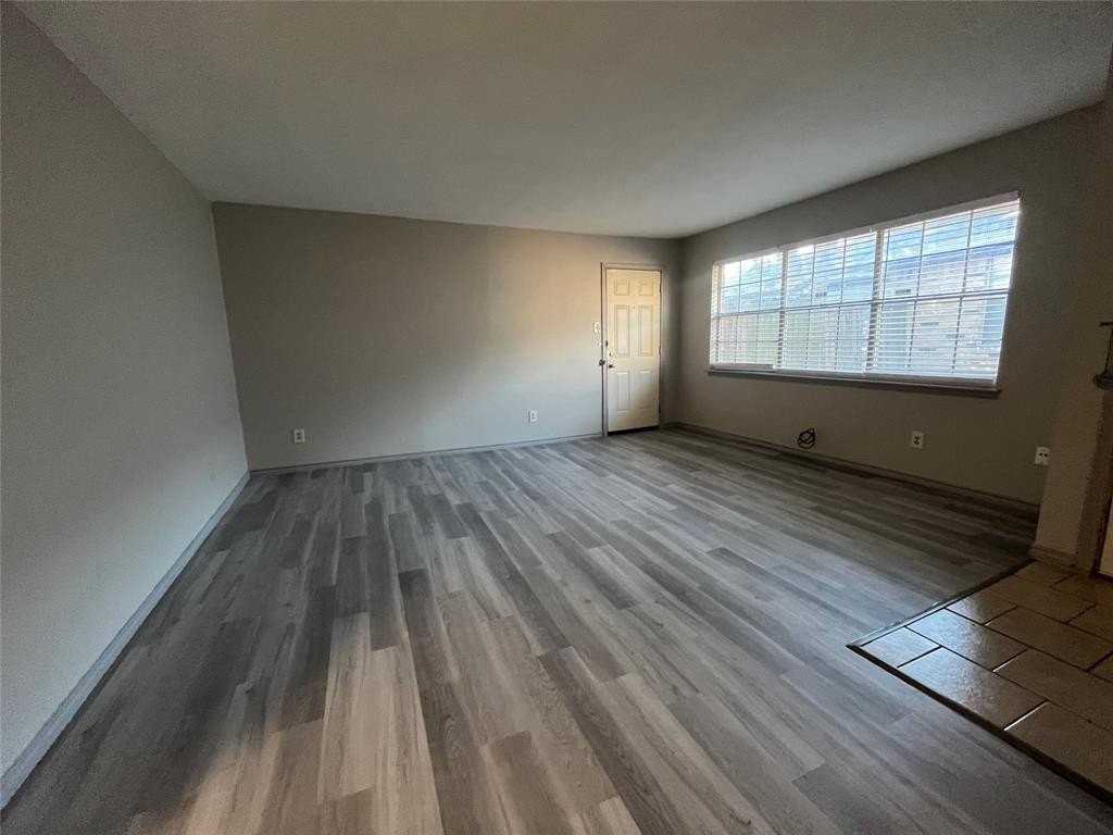 826 Skyline Dr - Photo 3 of 17