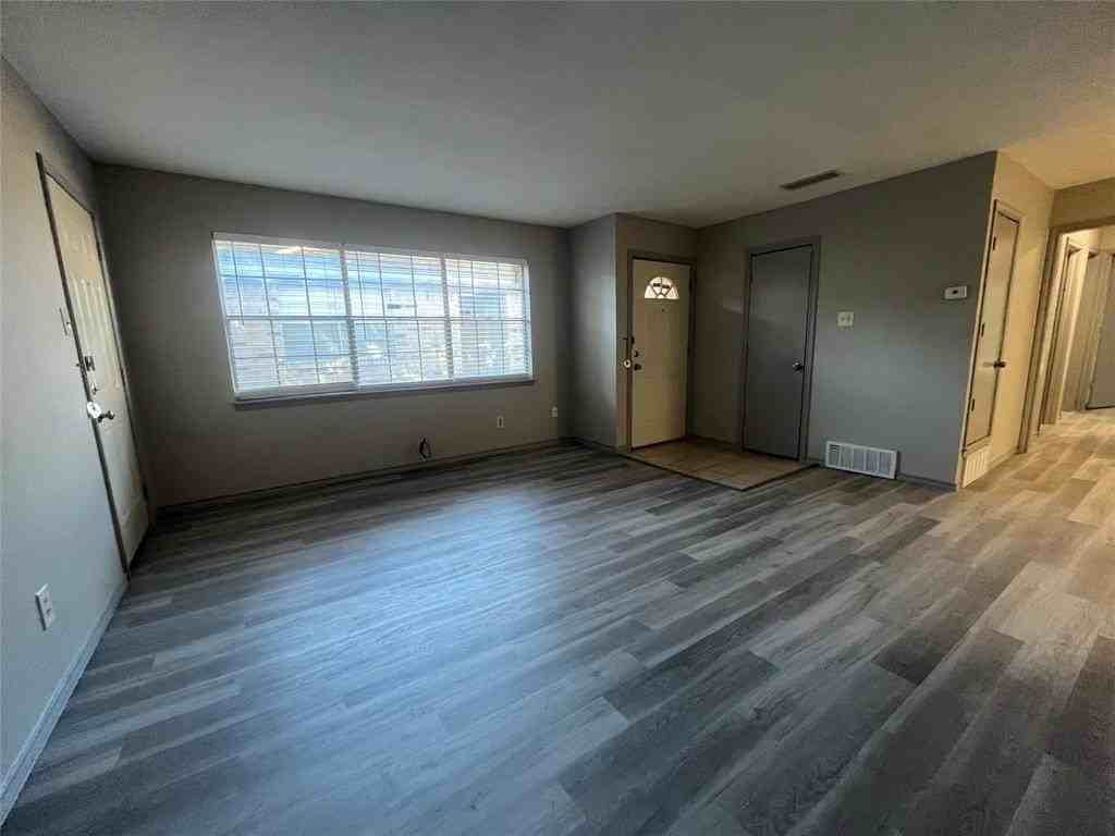 826 Skyline Dr - Photo 4 of 17