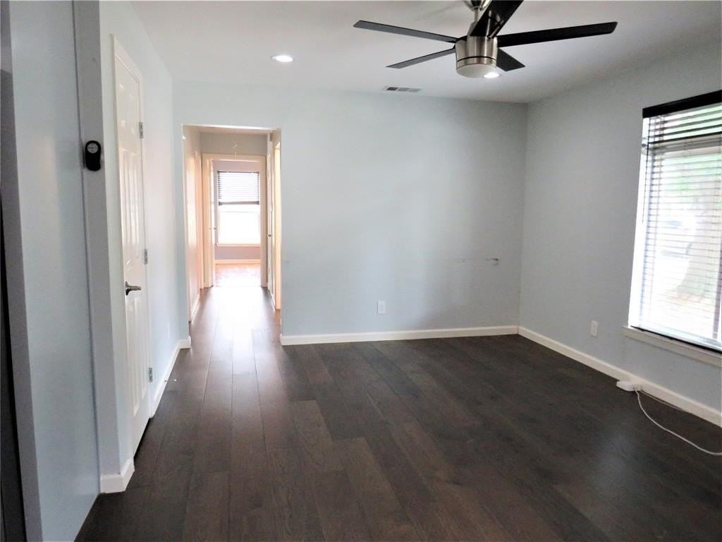 1026 Thomas St - Photo 2 of 26