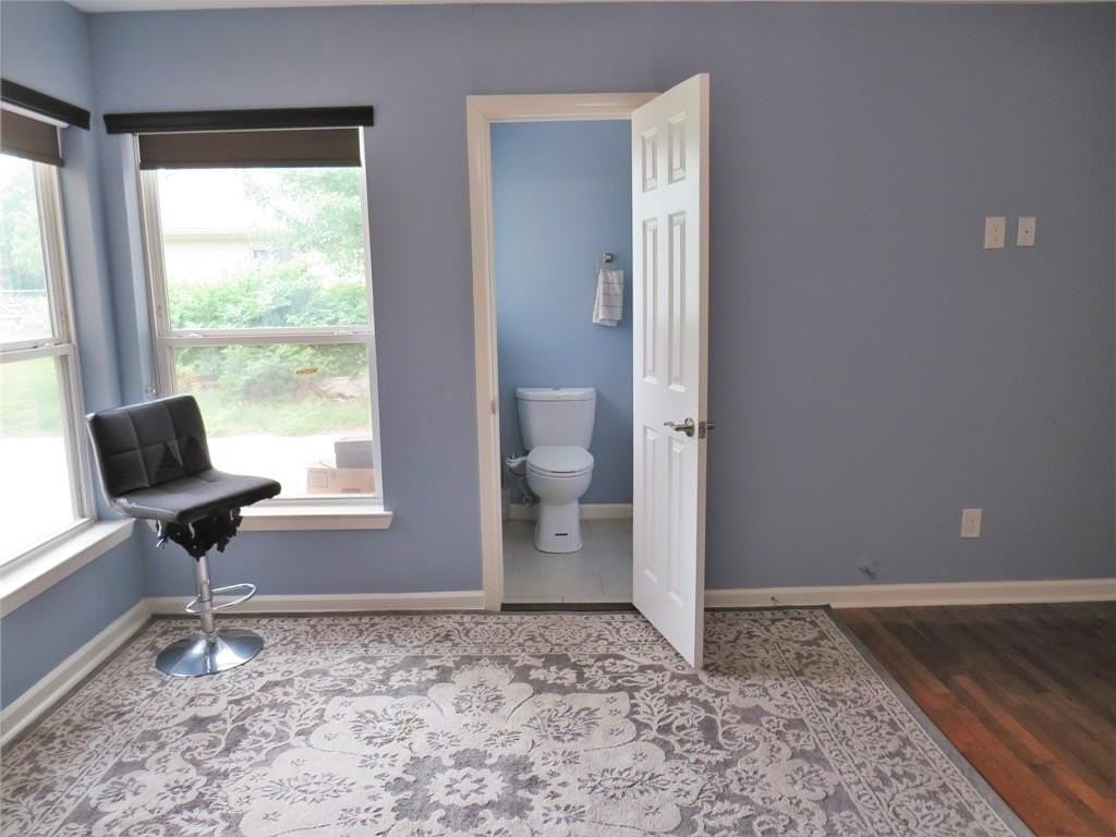 1026 Thomas St - Photo 7 of 26