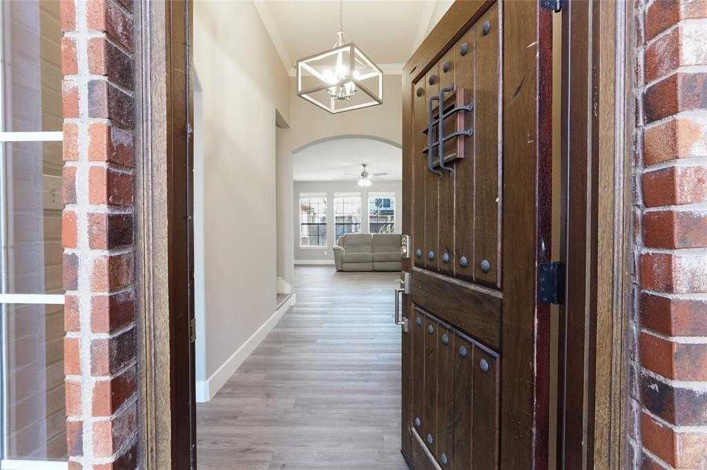 204 Village Trl - Photo 4 of 31