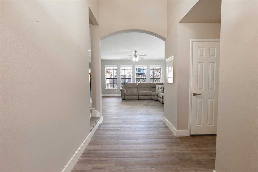 204 Village Trl - Photo 5 of 31