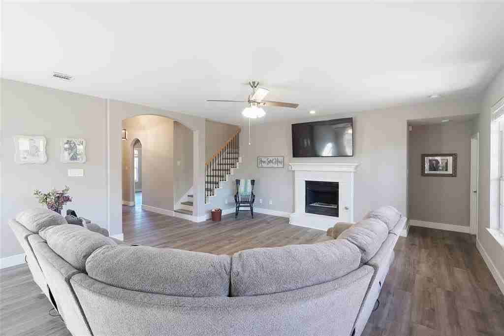 204 Village Trl - Photo 7 of 31