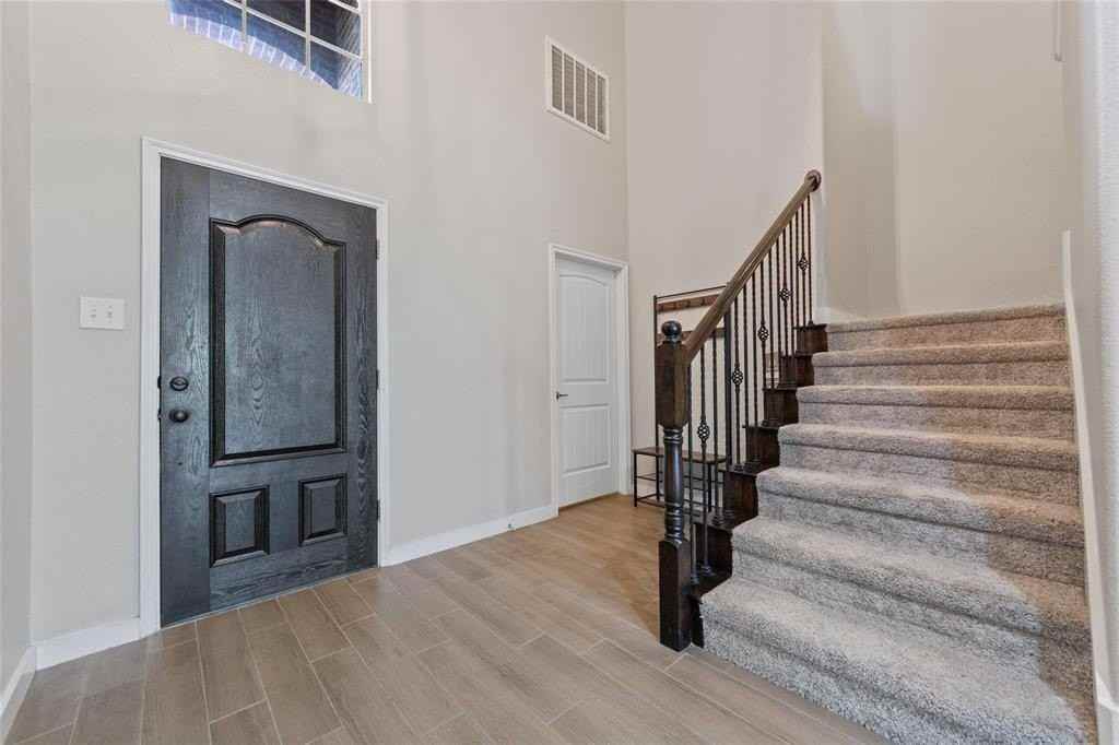 10520 Canyon Lake Vw - Photo 2 of 16