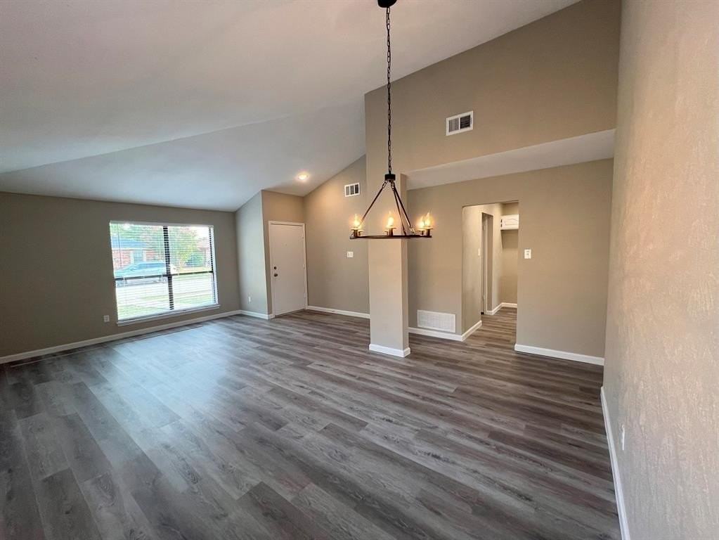 1741 Clarendon Dr - Photo 4 of 25