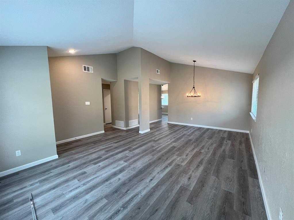 1741 Clarendon Dr - Photo 5 of 25