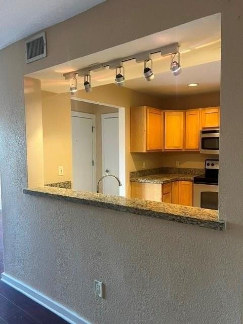 4777 Cedar Springs Rd #7N - Photo 5 of 16