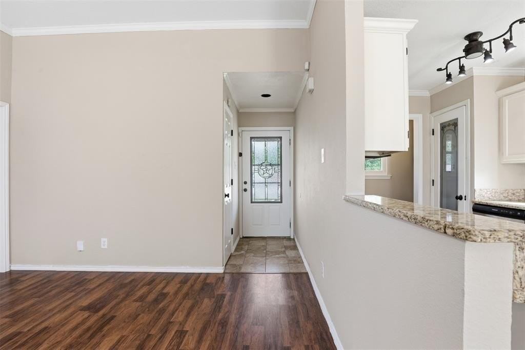 108 George St - Photo 4 of 29