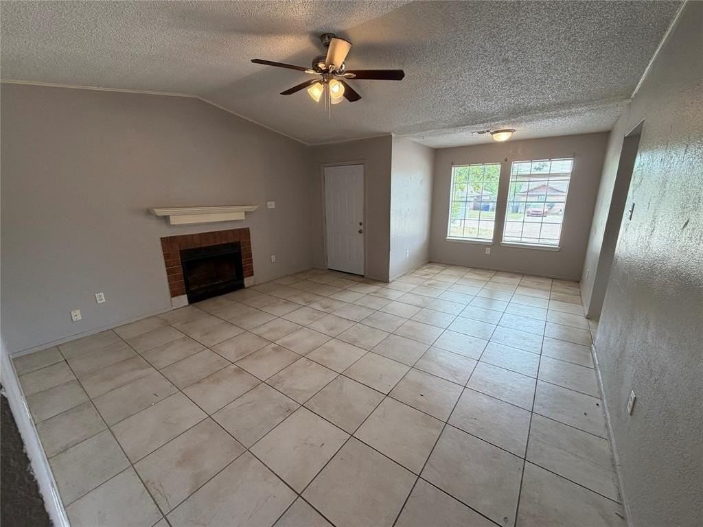 737 Woodland Ct - Photo 3 of 13