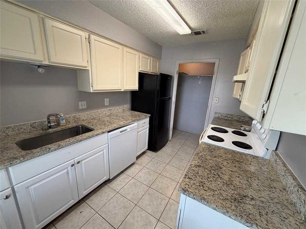 737 Woodland Ct - Photo 4 of 13