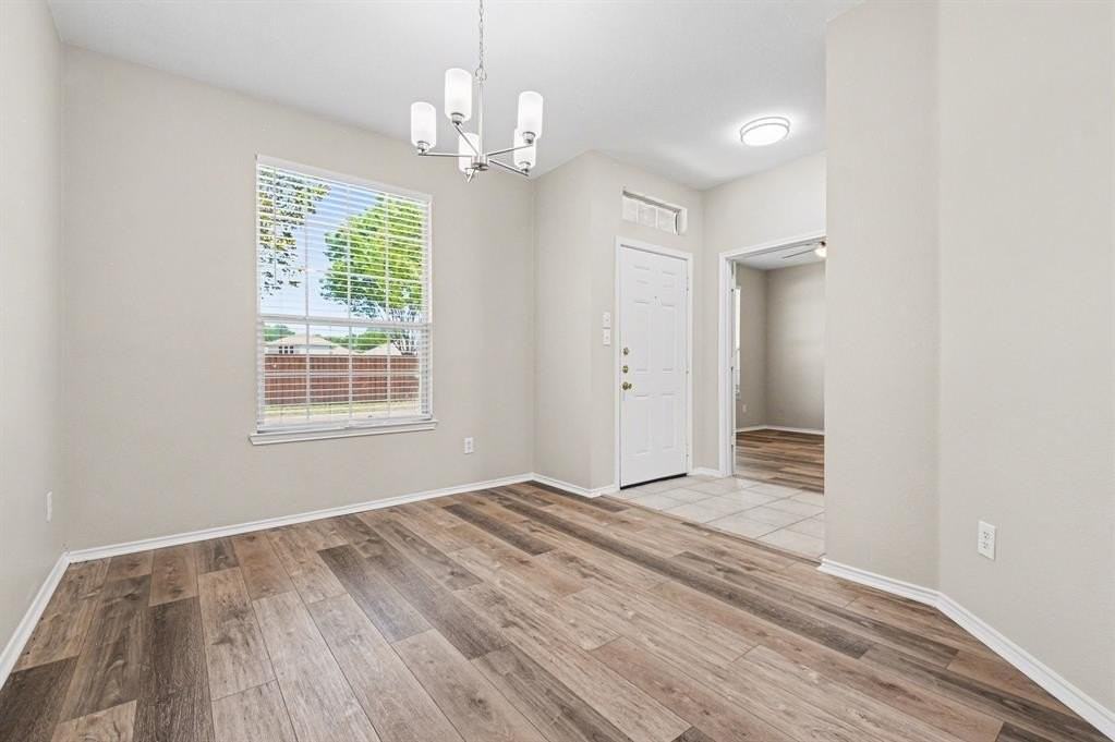 1550 Charleston Dr - Photo 4 of 35