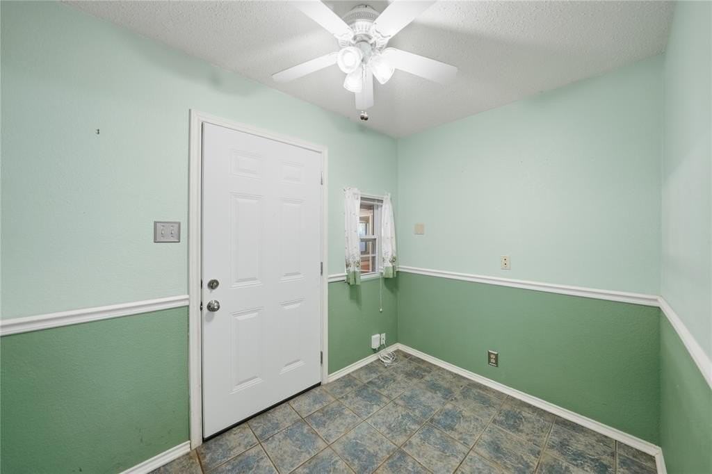 1129 W Hills Ter - Photo 5 of 33