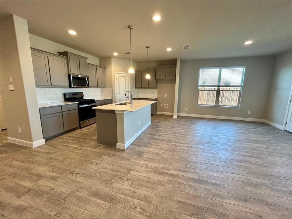 16012 Bronte Ln - Photo 4 of 22