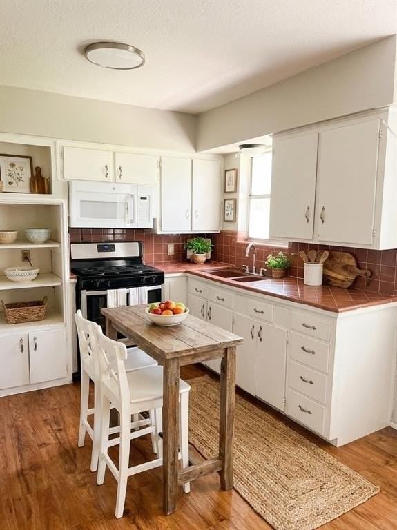 1910 Mercedes Rd - Photo 2 of 5