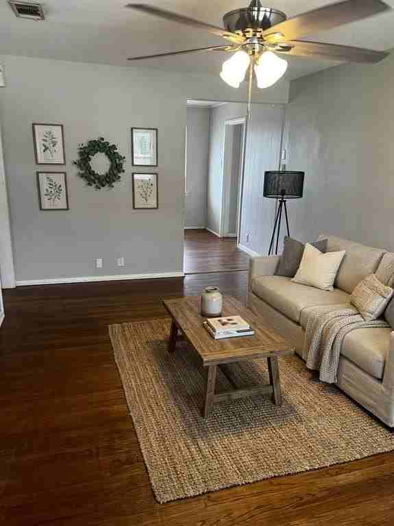 1910 Mercedes Rd - Photo 4 of 5