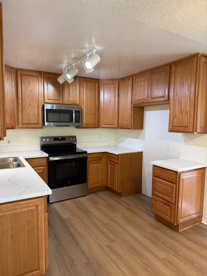 111 W Avenida De Los Arboles #127 - Photo 3 of 20