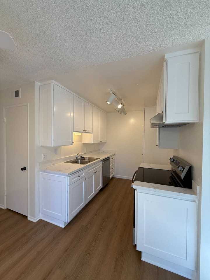 111 W Avenida De Los Arboles #127 - Photo 7 of 20