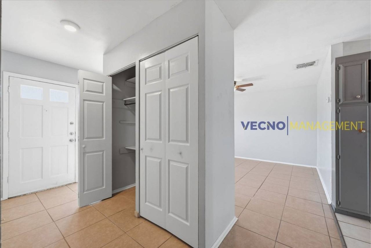 701 Aviation Ave - Photo 4 of 16